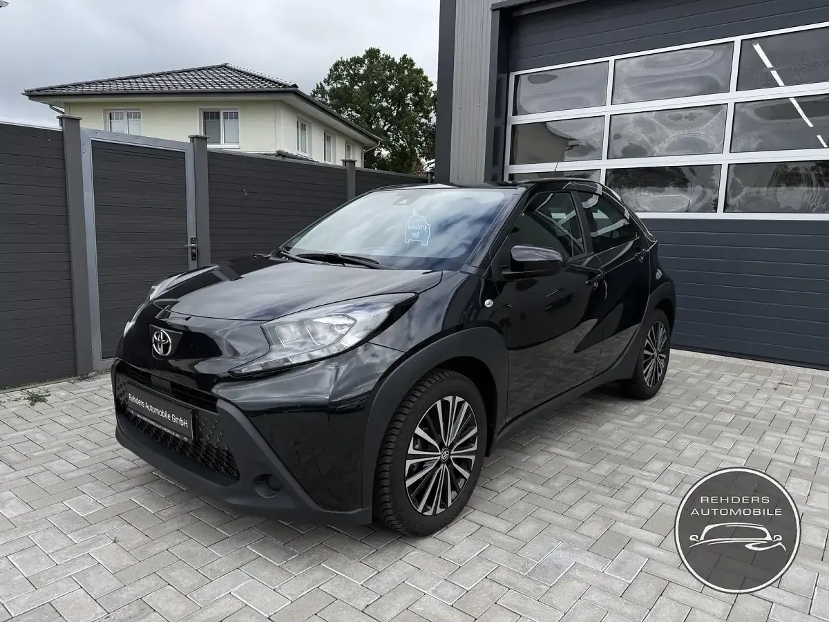 Gebraucht Toyota Aygo X X-play 72 PS (52 kW) 2022 Black mica / ink SUV