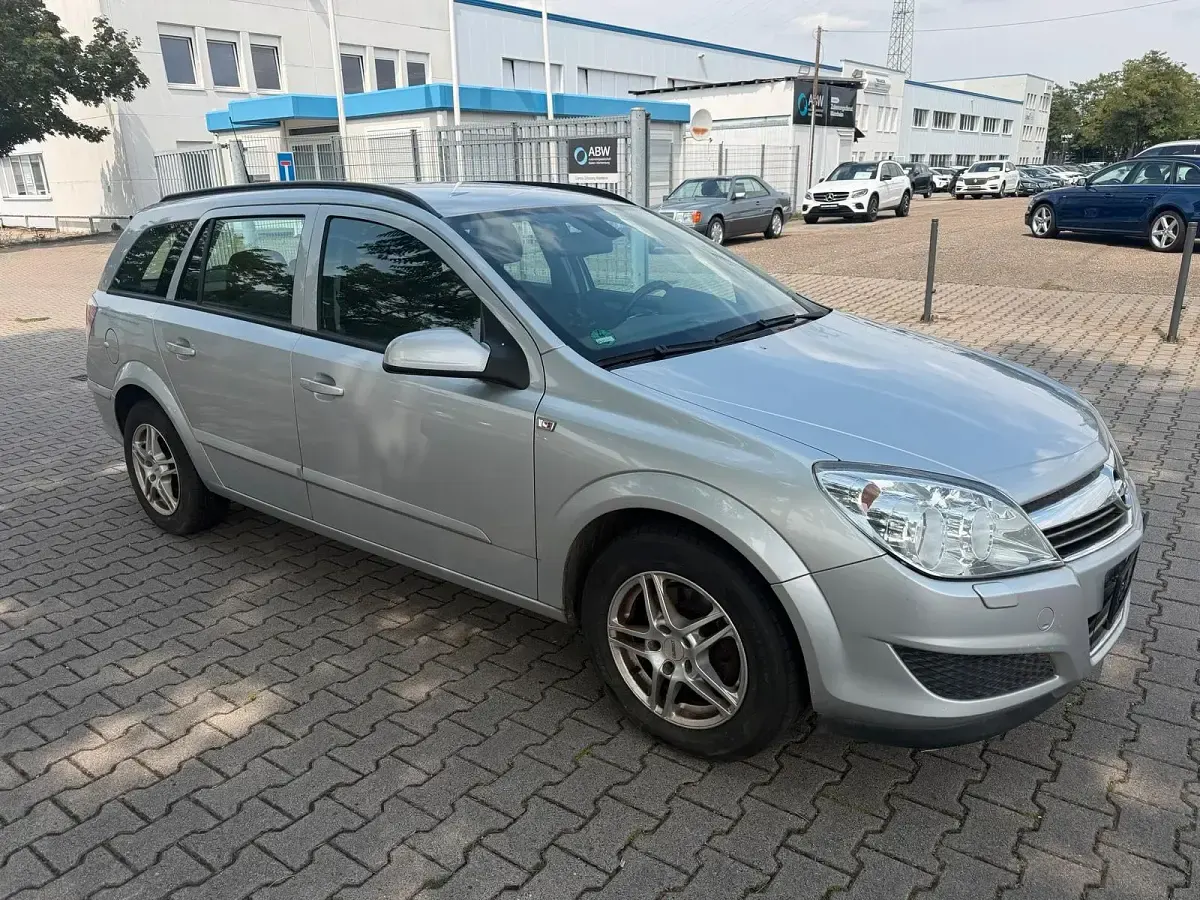 Gebraucht Opel Astra 140 PS (102 kW) 2009 Silber Kombi