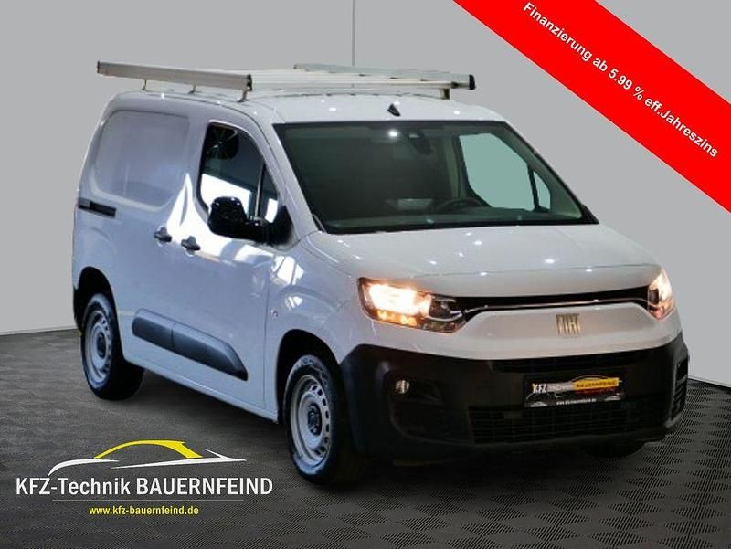 Weiß (uni) Gebraucht 2023 Fiat Doblò Van / Kleinbus | 14.990 € (Guter Preis) - Bild 1/4