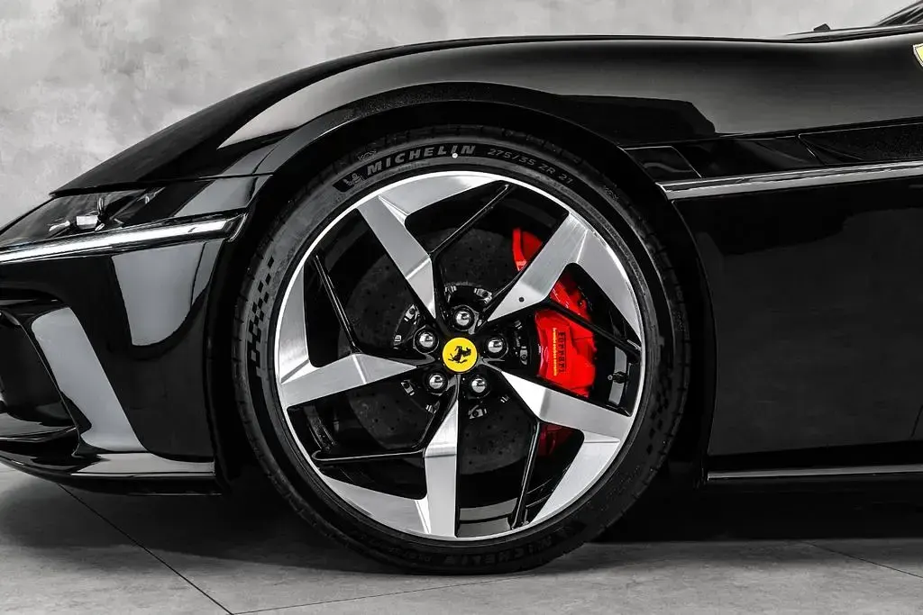 Neu Ferrari 12 Cilindri 825 PS (606 kW) 2026 Schwarz Cabrio