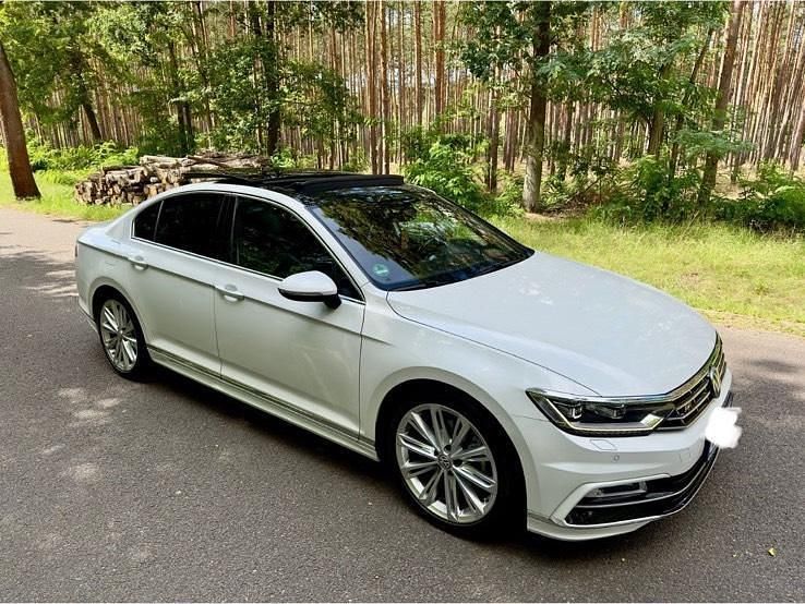 Weiß Gebraucht 2016 VW Passat R-line Limousine | 17.900 € - Bild 1/4