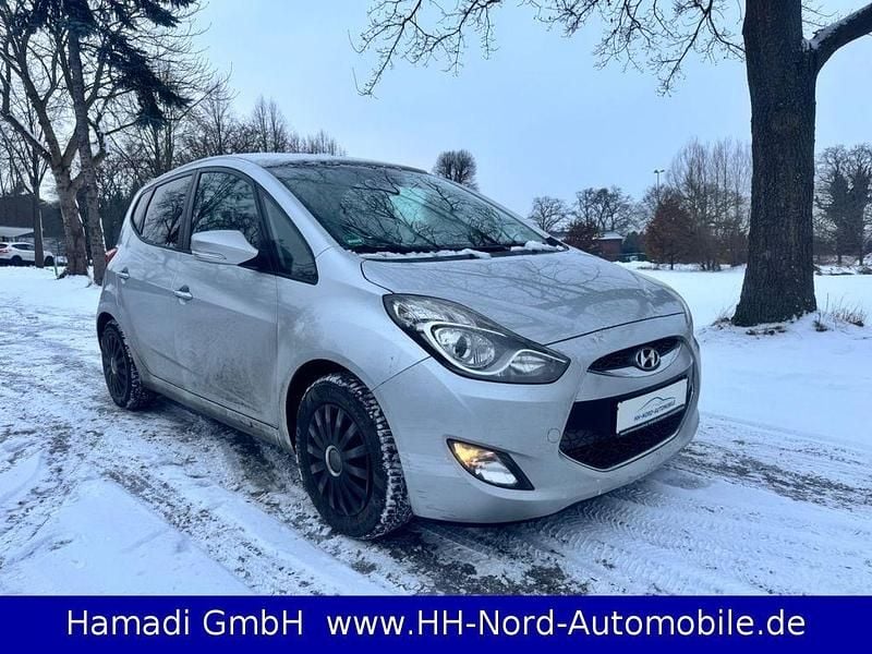 Silber Gebraucht 2011 Hyundai ix20 Kleinwagen | 8.499 € (Fairer Preis) - Bild 1/4