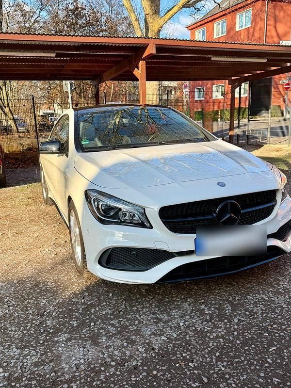 Weiß Gebraucht 2017 Mercedes CLA220 AMG line Limousine | 20.000 € (Etwas zu teuer) - Bild 1/4