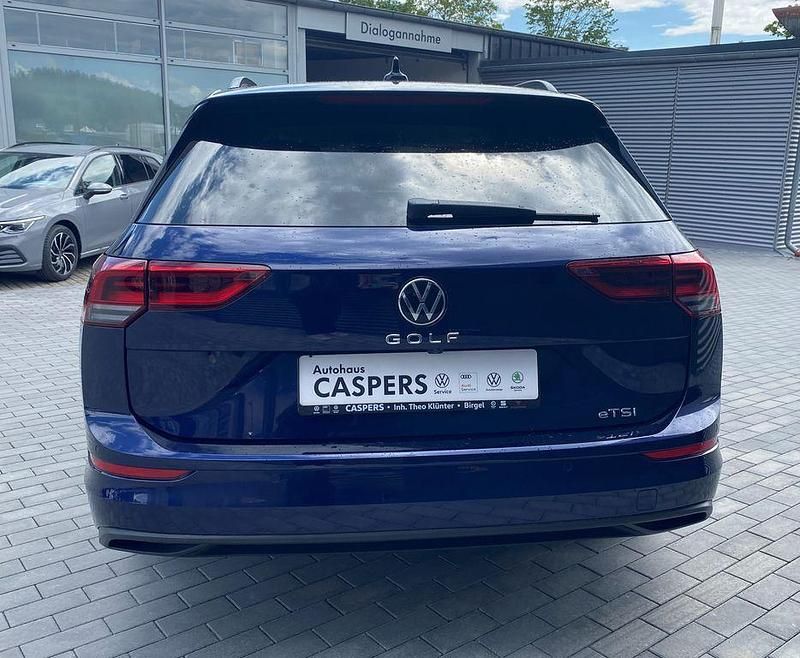 Gebraucht VW Golf VIII 150 PS (110 kW) 2024 Atlantik blue Kombi