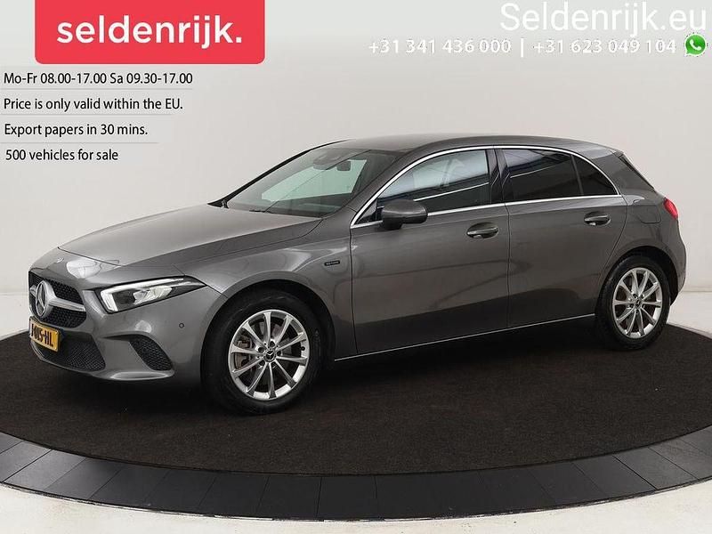 Grau Gebraucht 2020 Mercedes A250 Business Limousine | 22.600 € (Etwas zu teuer) - Bild 1/4