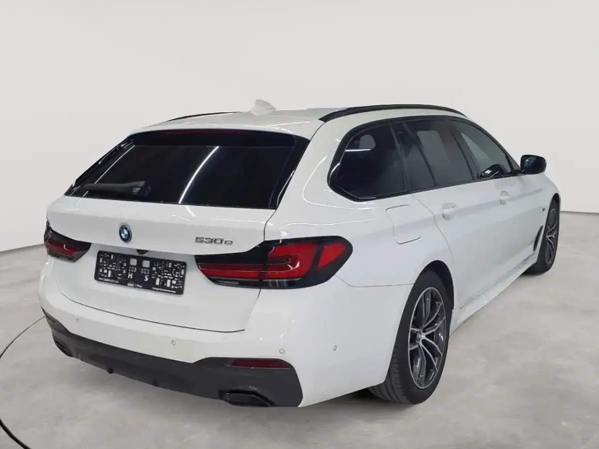 Gebraucht BMW 530e M Sport 184 PS (135 kW) 2022 Alpinweiß Kombi