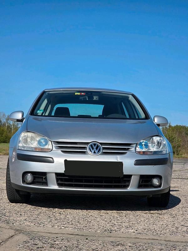 Second-hand VW Golf 140 CP (102 kW) 2004 Argintiu Coupe
