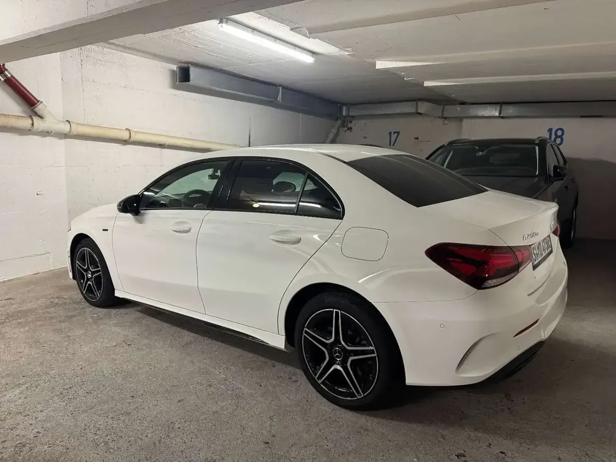 Gebraucht Mercedes A250 AMG line 160 PS (117 kW) 2021 Polarweiss Limousine