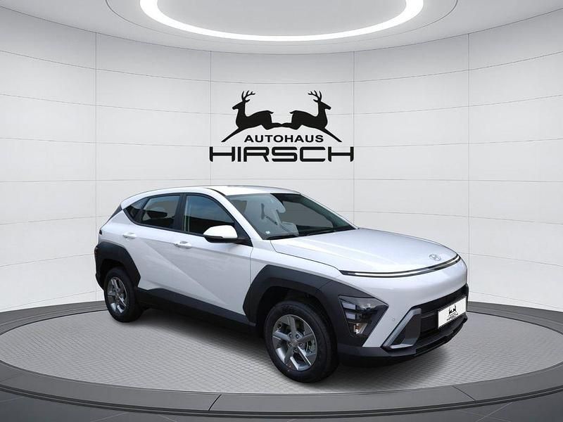Neu Hyundai Kona Select 139 PS (102 kW) 2025 Weiß SUV