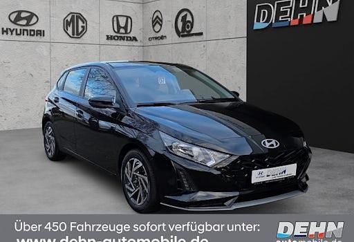 Schwarz Neu 2025 Hyundai i20 Trend Limousine | 24.475 € (Fairer Preis) - Bild 1/4