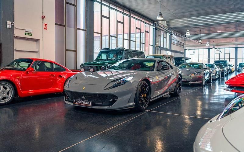 Grau Gebraucht 2018 Ferrari 812 | 340.000 € - Bild 1/4