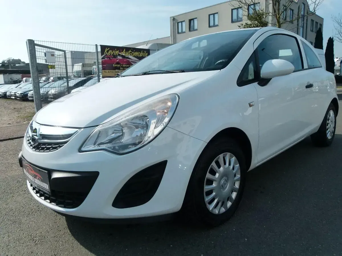 Gebraucht Opel Corsa Selection 69 PS (50 kW) 2013 Weiß Kleinwagen