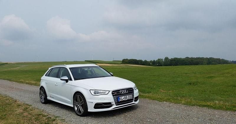 Weiß Gebraucht 2016 Audi S3 Ambiente Limousine | 25.800 € (Fairer Preis) - Bild 1/4