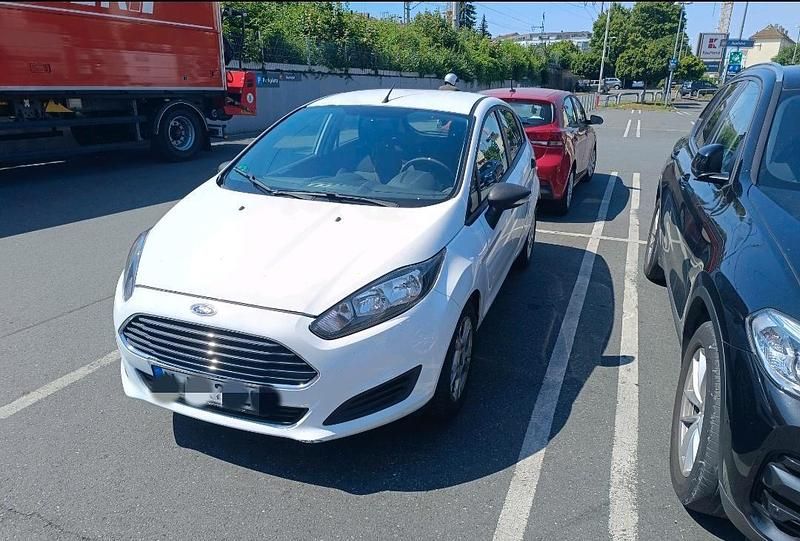 Gebraucht Ford Fiesta 60 PS (44 kW) 2015 Weiß Limousine