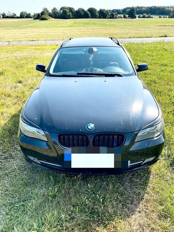 Schwarz Gebraucht 2008 BMW 520 Exclusive Kombi | 4.500 € (Teuer) - Bild 1/4