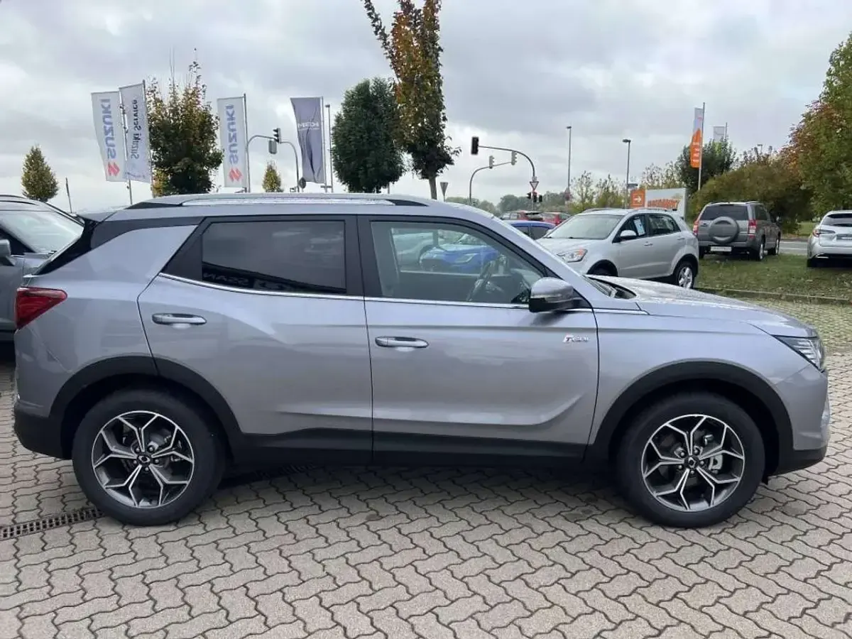 Neu KGM Korando 163 PS (119 kW) 2025 Grau SUV