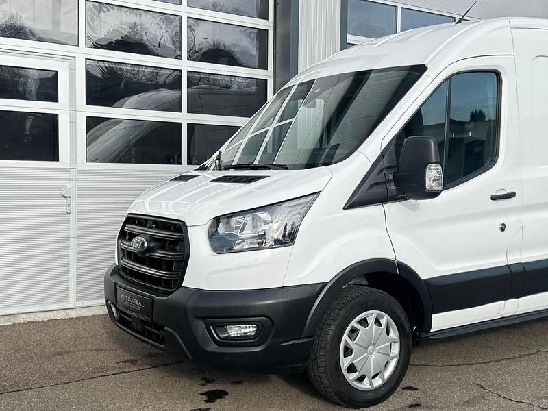Gebraucht Ford Transit Trend 131 PS (96 kW) 2022 Weiß Van / Kleinbus