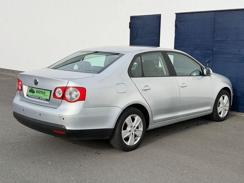 Gebraucht VW Jetta Trendline 102 PS (75 kW) 2007 Grau Limousine