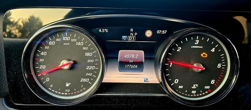 Gebraucht Mercedes E220 194 PS (142 kW) 2018 Silber Kombi