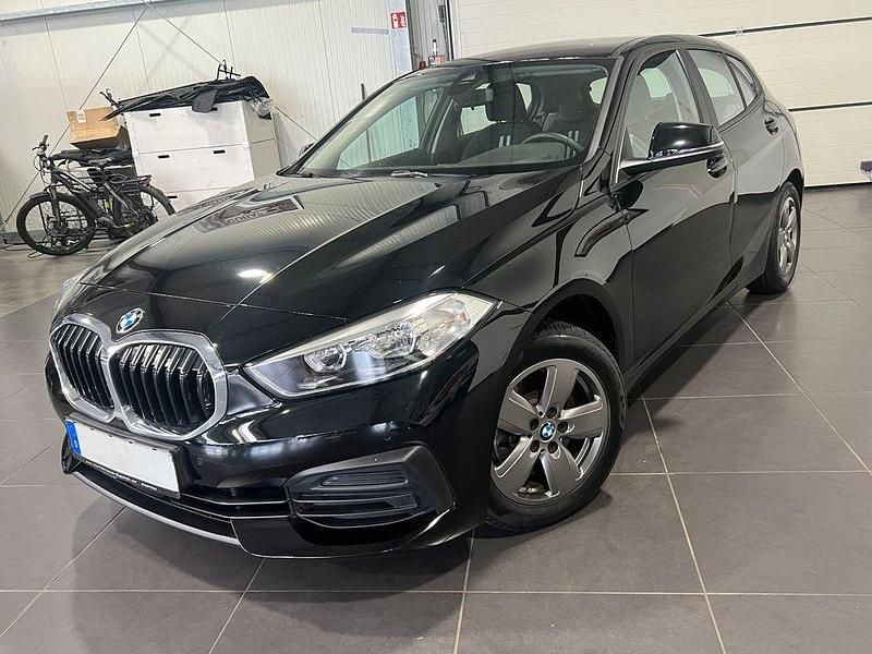 Schwarz Gebraucht 2021 BMW 118 Advantage Kleinwagen | 16.995 € (Fairer Preis) - Bild 1/4