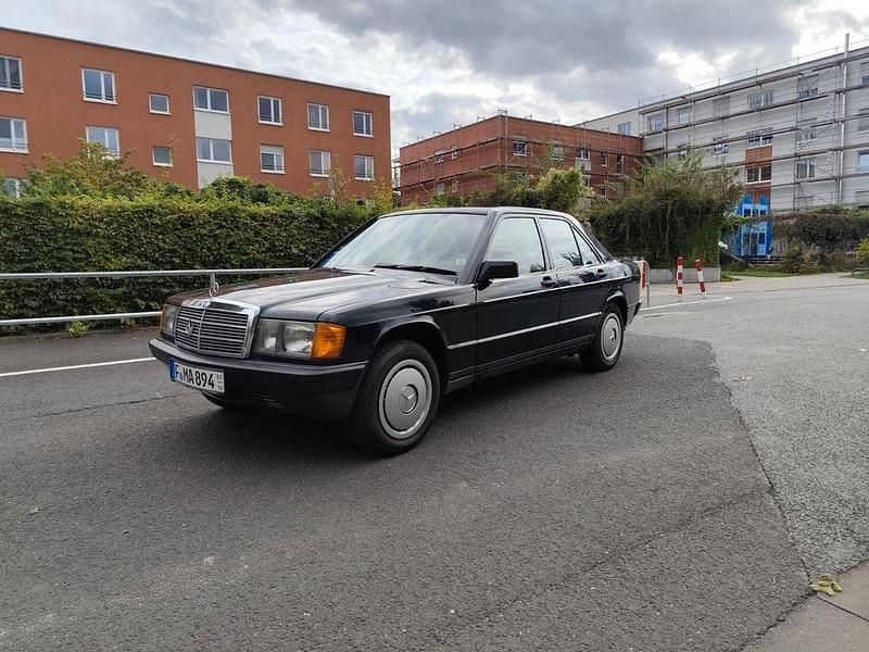 Blau Gebraucht 1986 Mercedes 190 Limousine | 8.799 € - Bild 1/4