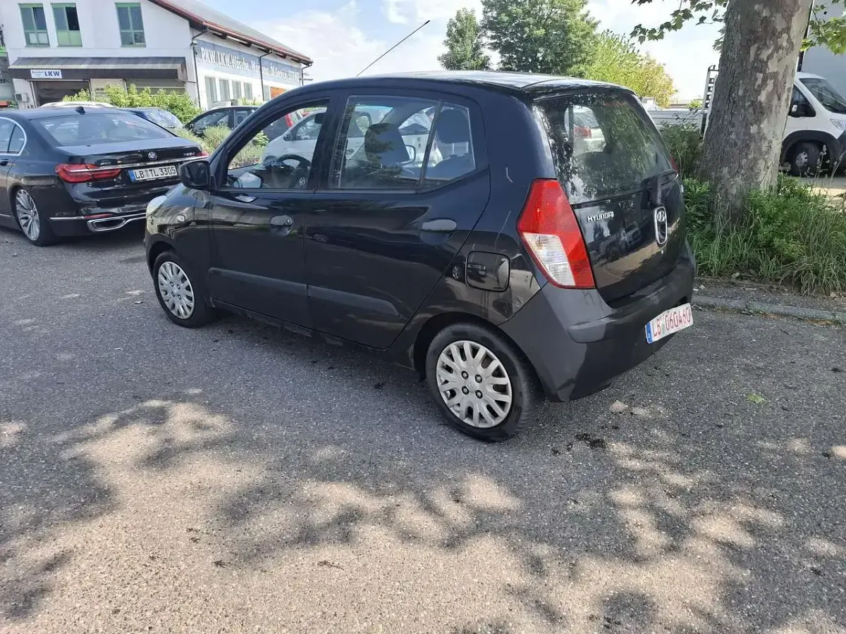 Gebraucht Hyundai i10 67 PS (49 kW) 2010 Stone black Kleinwagen