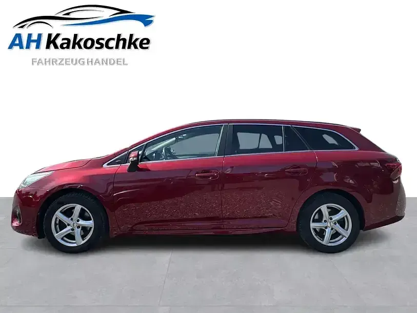 Gebraucht Toyota Avensis Sol 147 PS (108 kW) 2018 Rot Limousine
