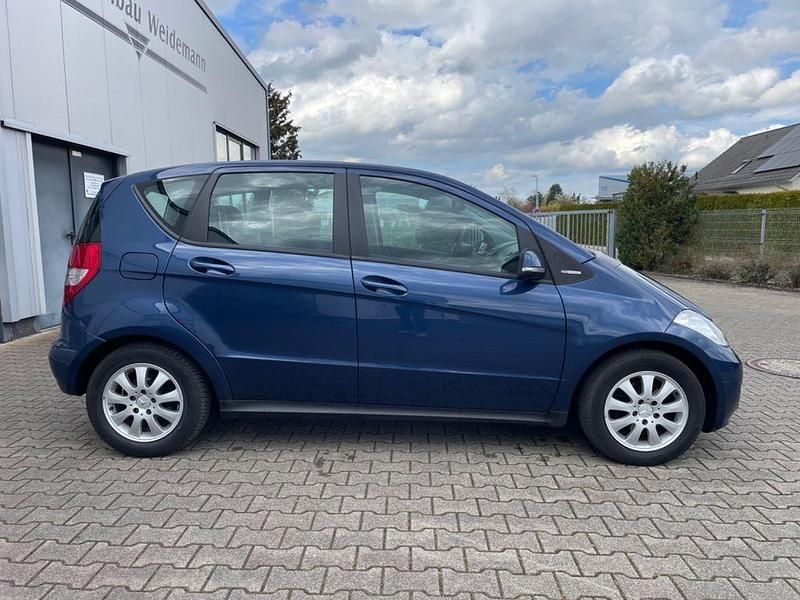 Gebraucht Mercedes A160 95 PS (69 kW) 2011 Blau Limousine