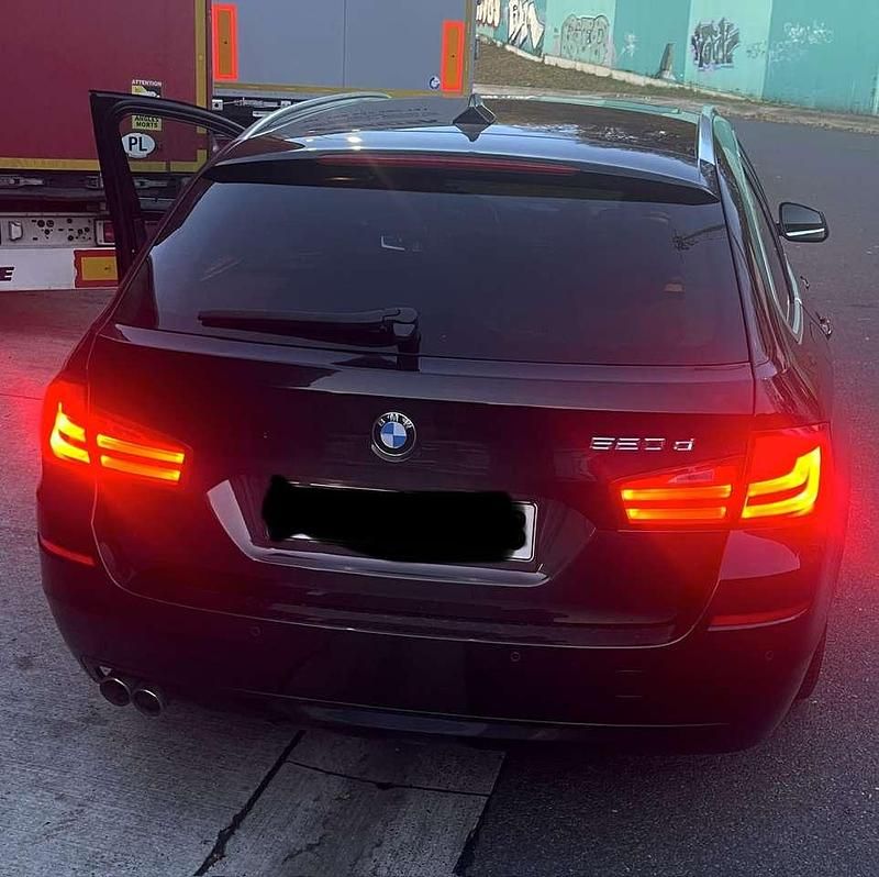 Gebraucht BMW 520 184 PS (135 kW) 2012 Schwarz Kombi