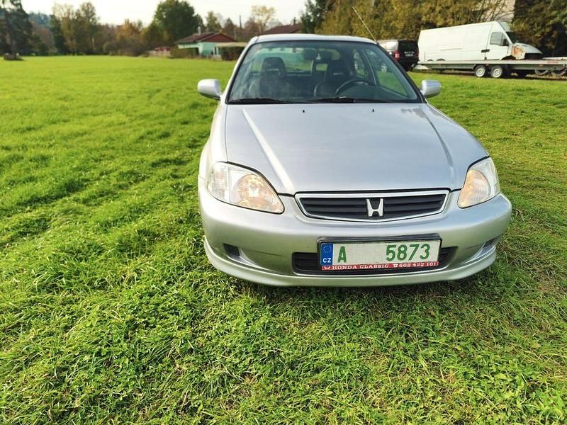 Second-hand Honda Civic 160 CP (117 kW) 2000 Argintiu