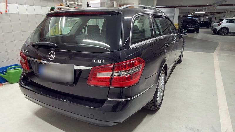 Gebraucht Mercedes 220 170 PS (125 kW) 2010 Schwarz Kombi