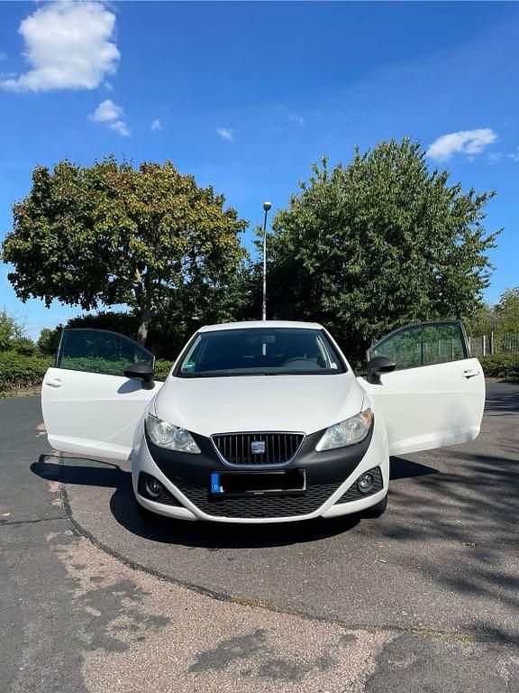 Weiß Gebraucht 2009 Seat Ibiza SC Sport Kleinwagen | 2.100 € (Guter Preis) - Bild 1/4