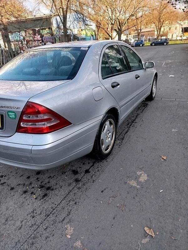 Grau Gebraucht 2003 Mercedes C180 Limousine | 1.200 € (Superpreis) - Bild 1/4