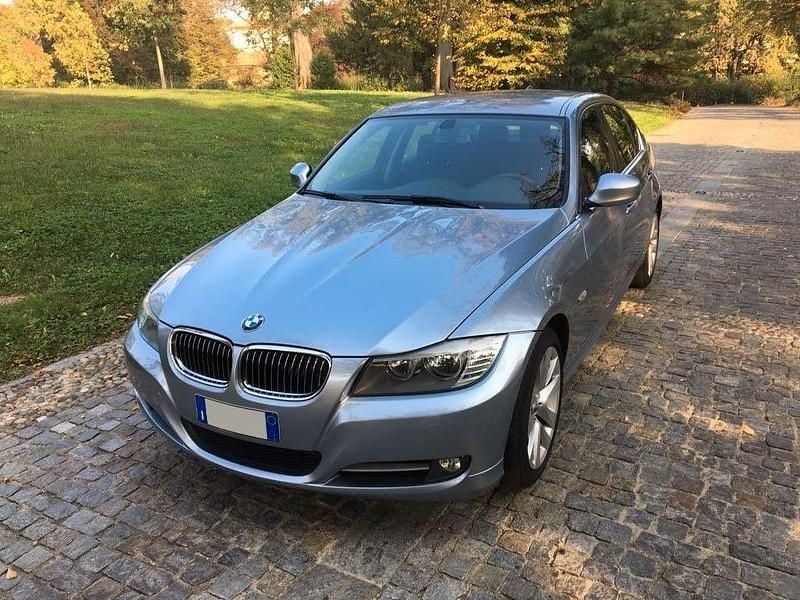 Blau Gebraucht 2011 BMW 320 Limousine | 5.125 € (Superpreis) - Bild 1/4
