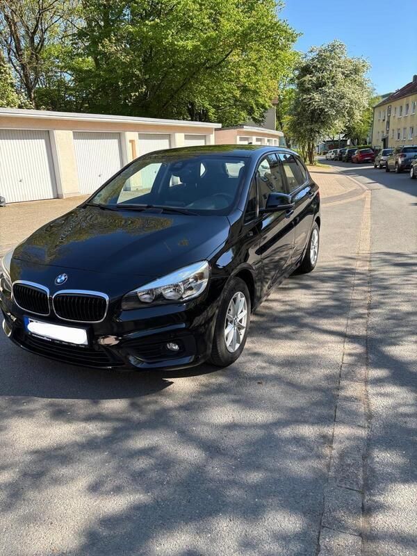 Schwarz Gebraucht 2015 BMW 218 Active Tourer Van / Kleinbus | 11.300 € (Guter Preis) - Bild 1/4