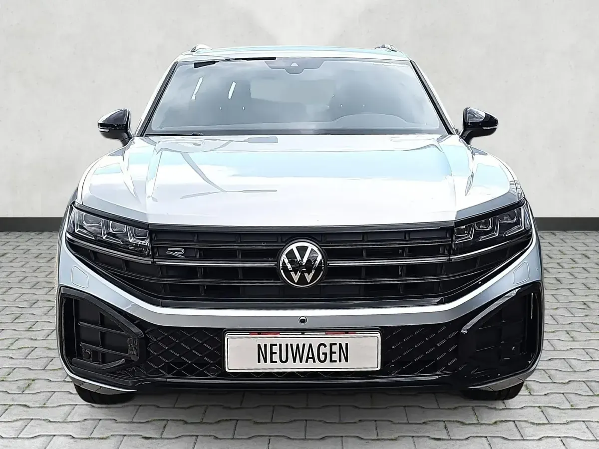Neu VW Touareg R-line 286 PS (210 kW) 2026 Oyster silver metallic SUV