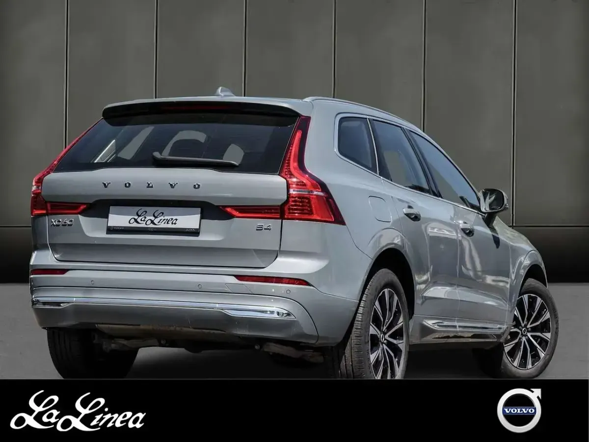 Gebraucht Volvo XC60 Plus 197 PS (144 kW) 2022 Grau SUV