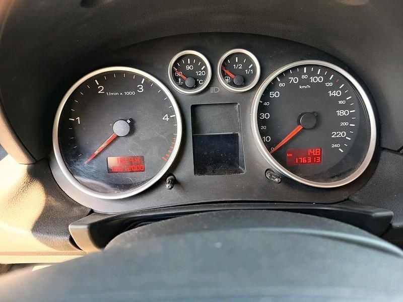 Usata Audi A2 95 CV (69 kW) 2005 Nero Utilitaria