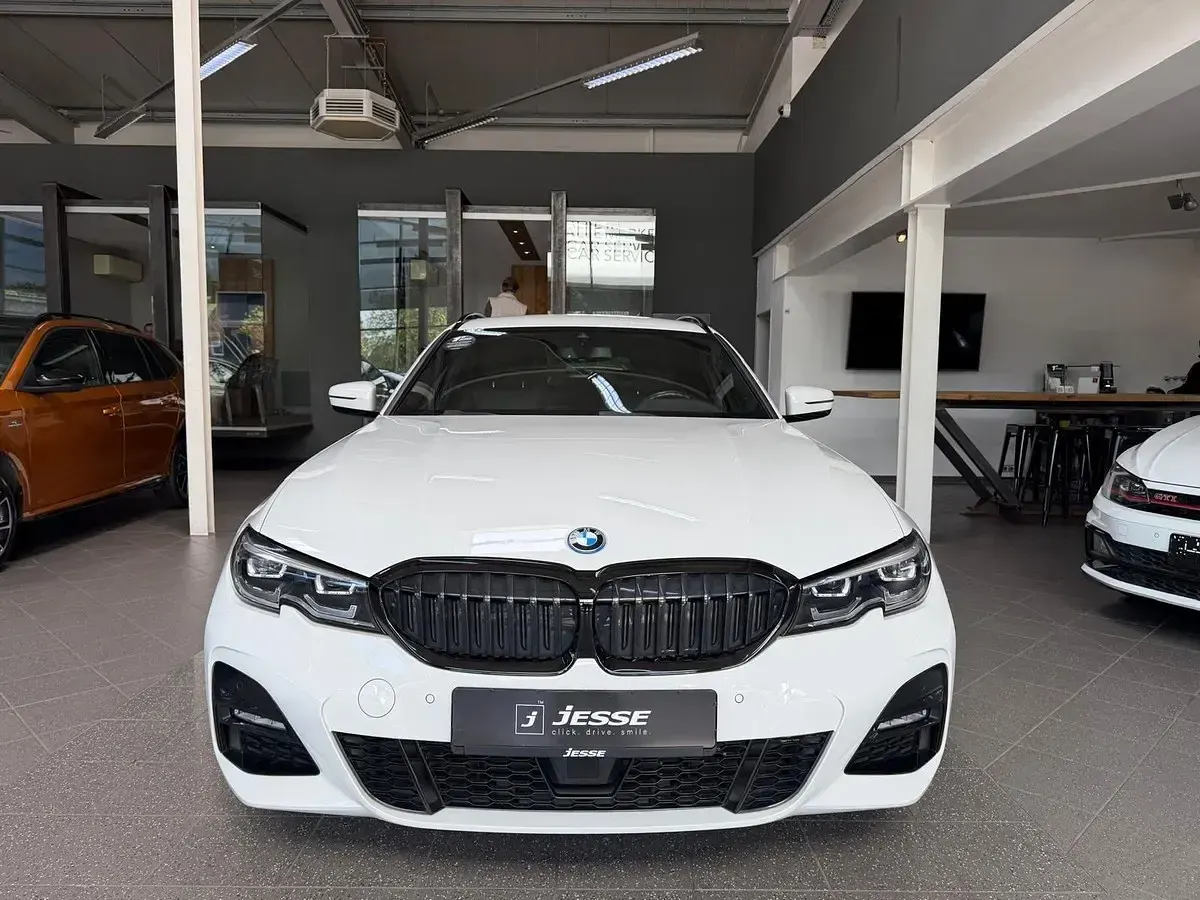 Gebraucht BMW 330 Shadowline 252 PS (185 kW) 2022 Weiß