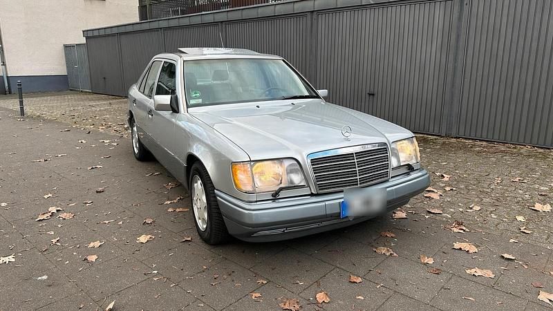 Gebraucht Mercedes E420 279 PS (205 kW) 1995 Silber Limousine
