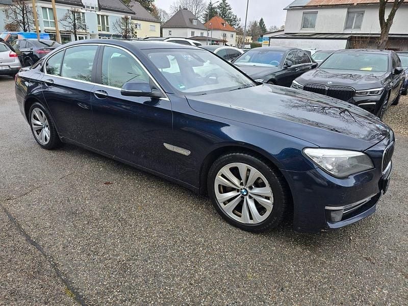 Gebraucht BMW 730 Sport Line 258 PS (189 kW) 2012 Blau Limousine