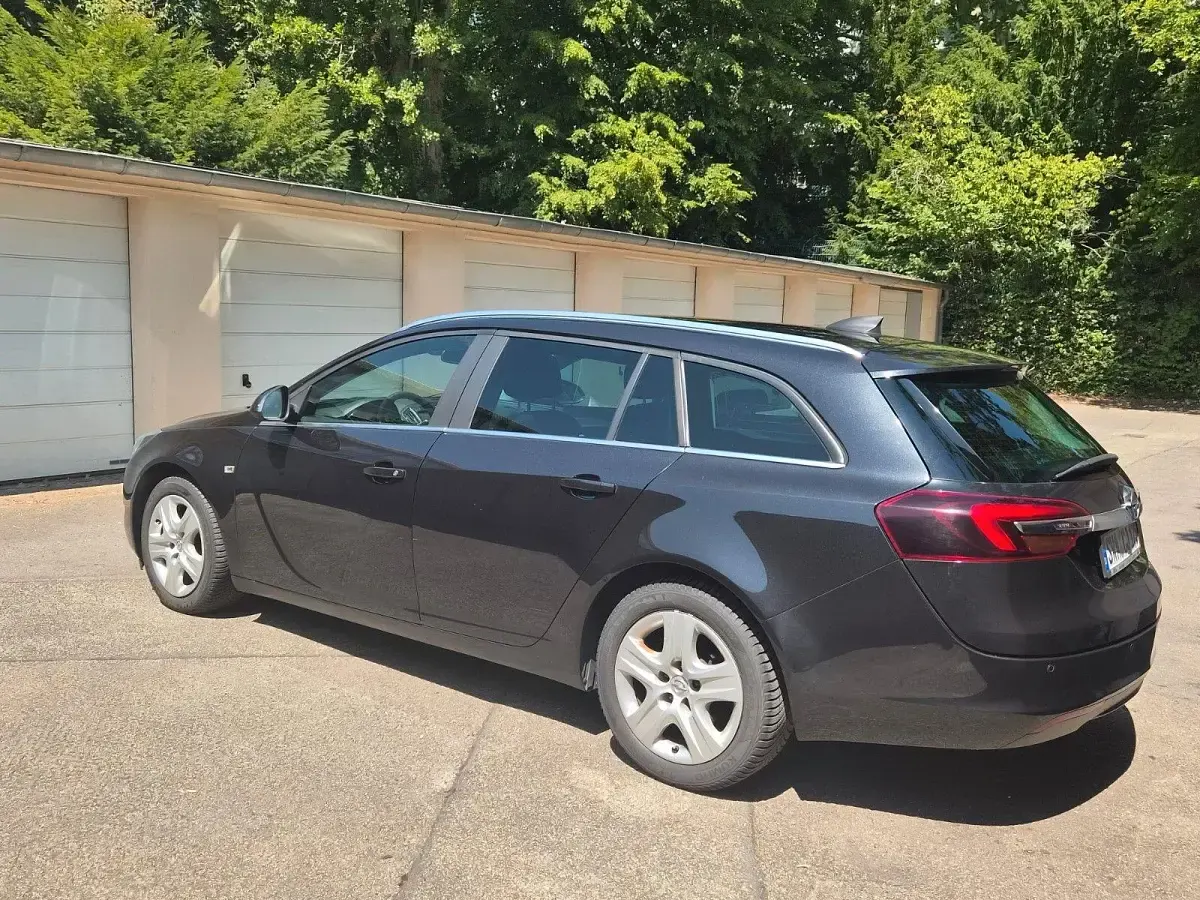 Gebraucht Opel Insignia Sport 136 PS (100 kW) 2015 Schwarz Kombi