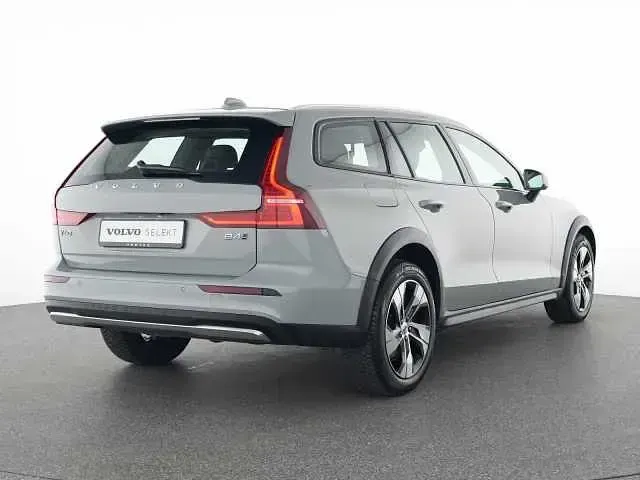Second-hand Volvo V60 CC 145 CP (106 kW) 2024 Break
