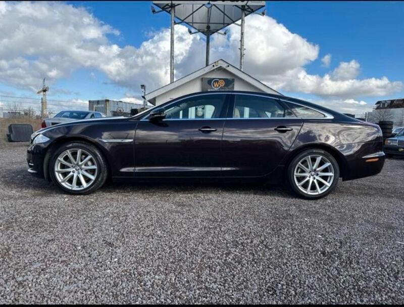 Violett Gebraucht 2012 Jaguar XJ Premium Luxury Limousine | 15.000 € (Fairer Preis) - Bild 1/4