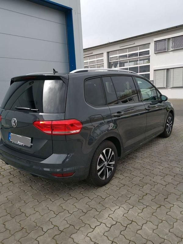 Grau Gebraucht 2020 VW Touran IQ Drive Van / Kleinbus | 21.000 € (Guter Preis) - Bild 1/4