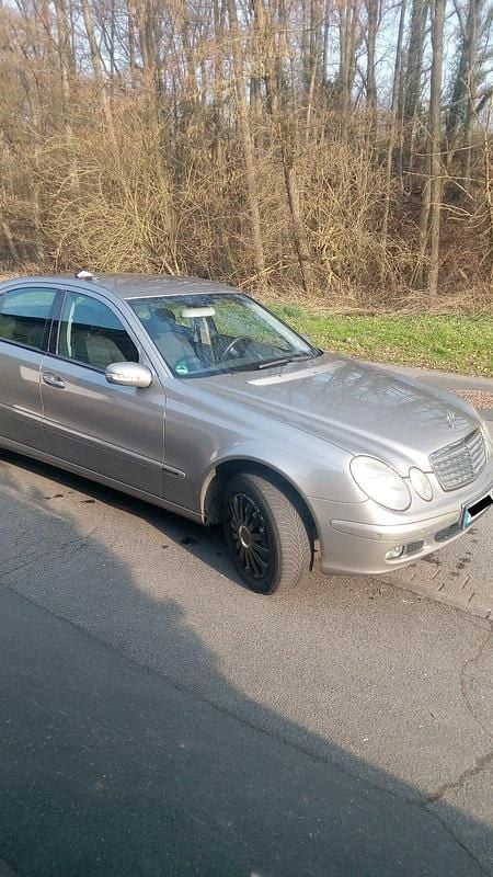 Gebraucht Mercedes E240 177 PS (130 kW) 2003 Silber Limousine