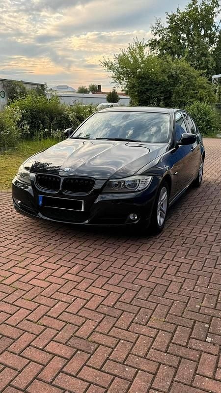 Schwarz Gebraucht 2010 BMW 318 M Sport Limousine | 5.900 € (Fairer Preis) - Bild 1/4