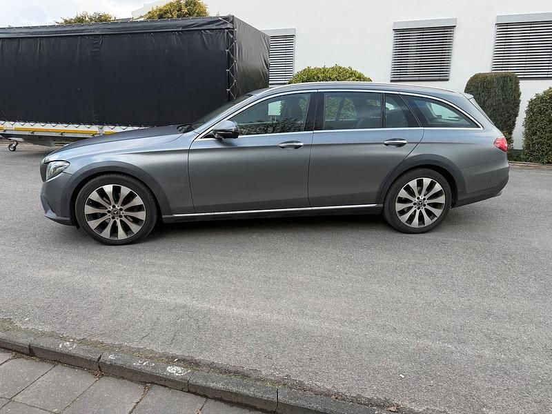 Gebraucht Mercedes E220 194 PS (142 kW) 2019 Grau Kombi