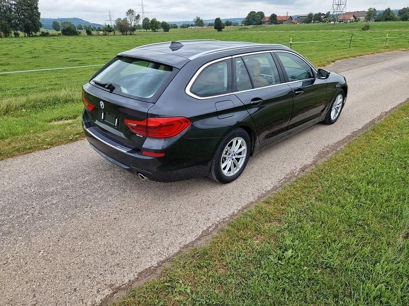 Gebraucht BMW 520 Sport Line 190 PS (139 kW) 2019 Grau Kombi