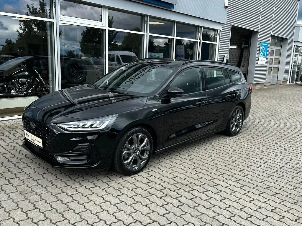 Gebraucht Ford Focus ST-Line 125 PS (91 kW) 2023 Schwarz Limousine